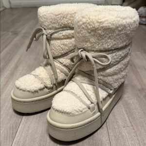 H&M Cream Fleece Moon Boots